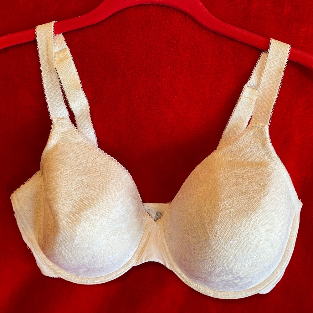 Vanity Fair underwire bra size 38DD in cream color/soft white